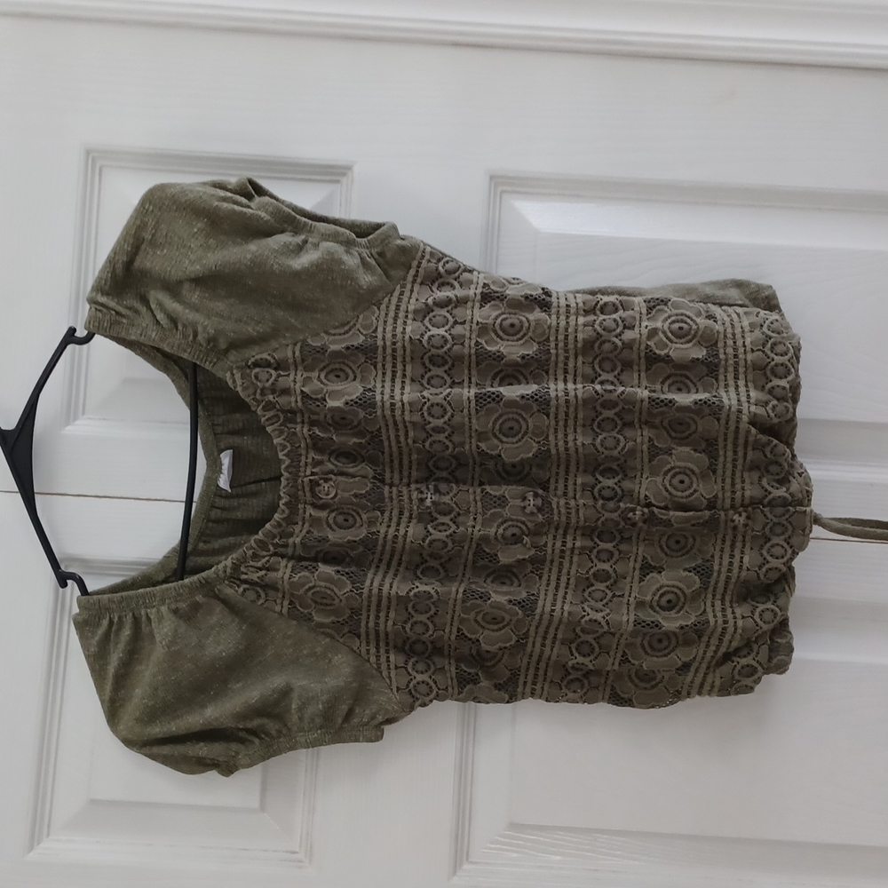 Woman's crop top